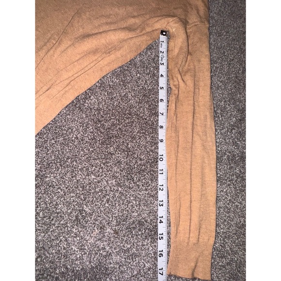 Gap Women's Tan Long Sleeve V-Neck Shirt - Picture 6 of 7